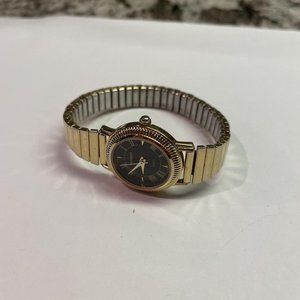 Working - Woman’s Signed McGregor LMG 515 Gold Tone Stretchy Stretch Wrist Watch